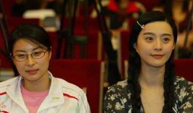 明星素颜■人民大会堂不许化妆,所有明星都被打回原形,看到范冰冰我醉了