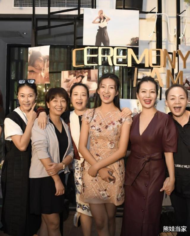 胡军|有种“发育过猛”叫胡军女儿，看到她的海边照，网友：心动了