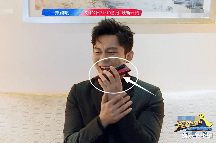 「奔跑吧兄弟」跑男节目组统一配备手机，别人的都很简单，只有蔡徐坤的不一样