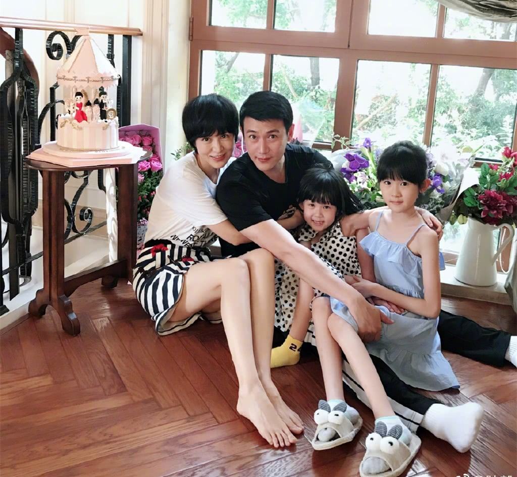 有种"开挂"叫陆毅女儿,长相高级异域风,12岁身高快与爸爸齐肩了