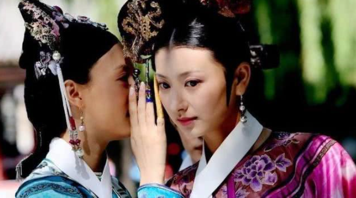 沈眉庄|甄嬛传：妃嫔旗头都是正的，为啥唯独沈眉庄是歪的？导演太用心了