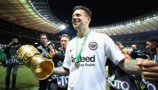 #德甲#德甲铁血队长宣布退役！身患癌症带队保级，击溃拜仁斩获30年首冠