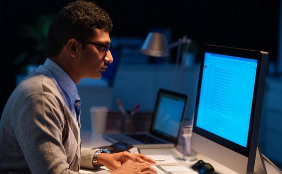 『』初入职场,不仅要向你公司里的所有人展现你胜任工作的能力,更要向别人展现你积极的工作态度!