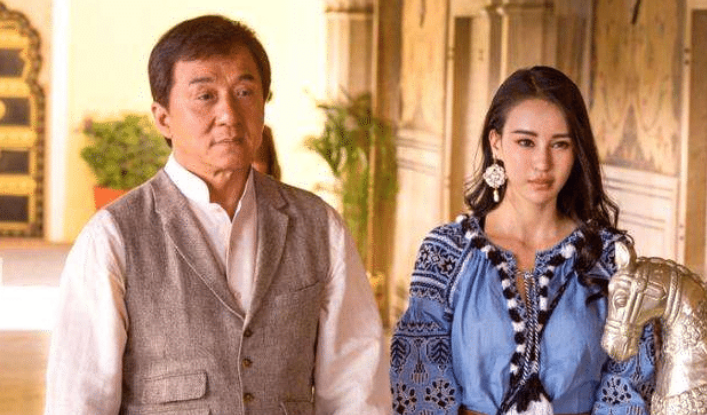 成龙|她原来是瑜伽老师,被成龙相中后一炮而红,如今一节课就要10万?