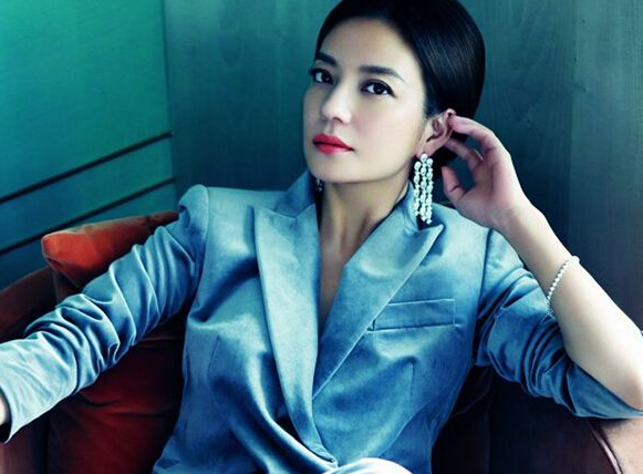 龙套|当年大红大紫的她目中无人，如今却悲惨沦为龙套，今49岁仍孤身一人