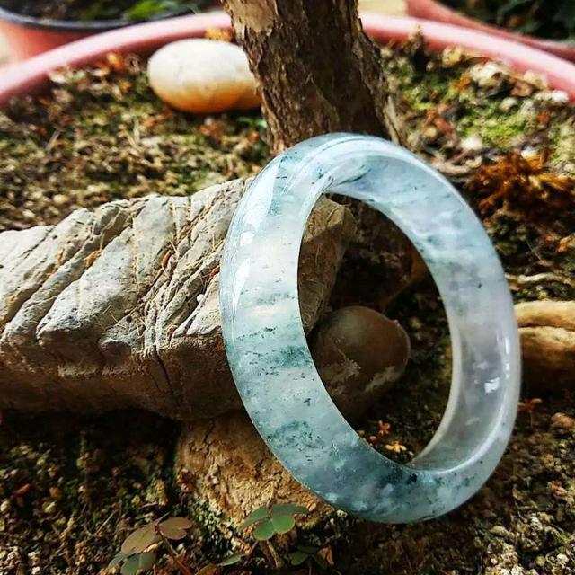 『翡翠』这10种玉石和翡翠极其相似，行家都经常看走眼，你会分辨吗？