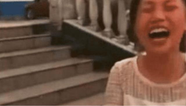 『车管所』女子摇到“最尴尬”车牌号，女车主捂脸哭笑不得：这还怎么挂？