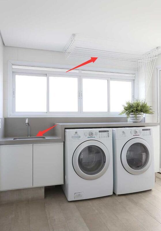 「」灵机一动打个洗衣柜,上面多个60公分窗台,下面还能塞2台洗衣机