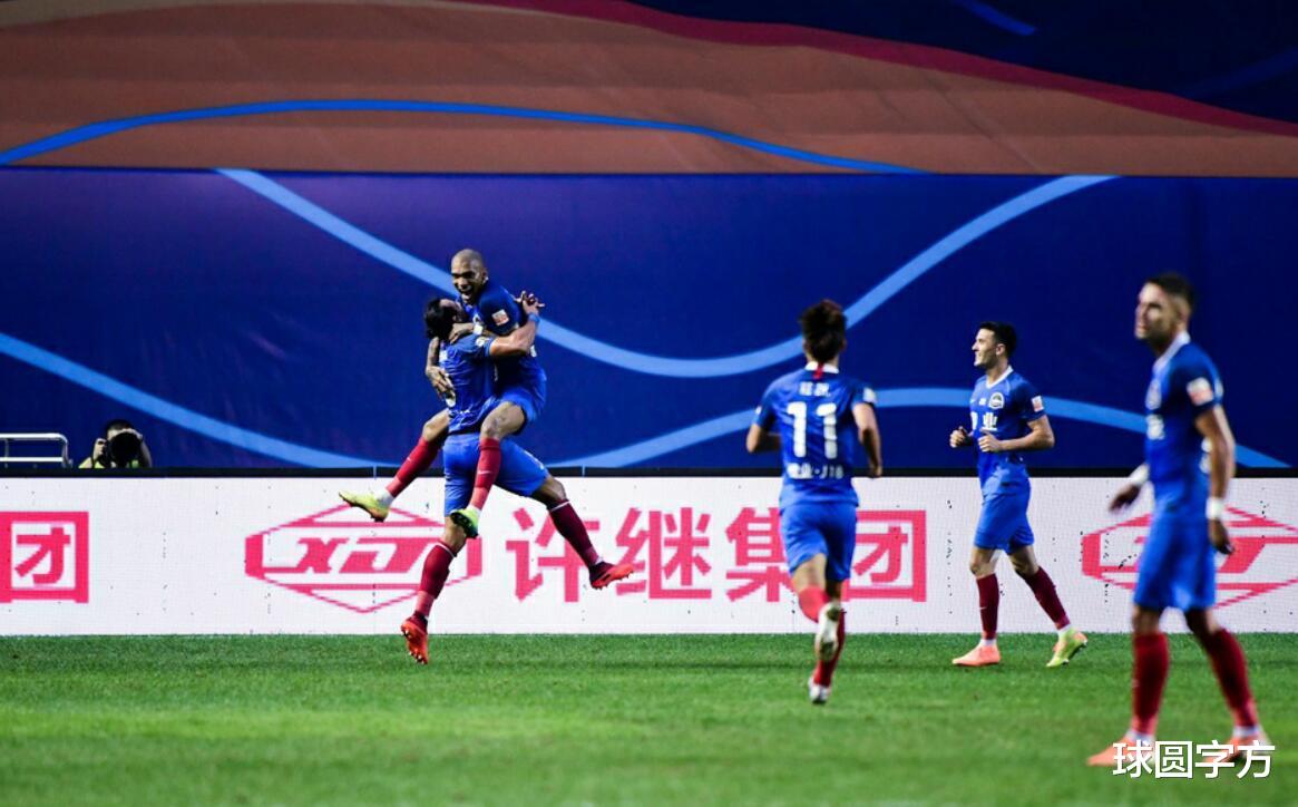 山东鲁能|阴谋？傅明在内视频裁判组两次放错犯规画面，鲁能2-1艰难胜建业