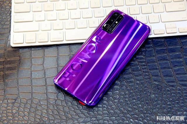 [华为荣耀]荣耀新机跌400，128G麒麟985四摄4000万OLED屏，网友后悔买早了