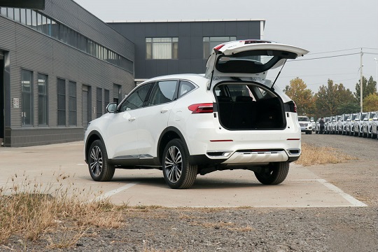 【哈弗f7】又一被认可的SUV，2.0T配四驱系统，比H6还时尚、个性
