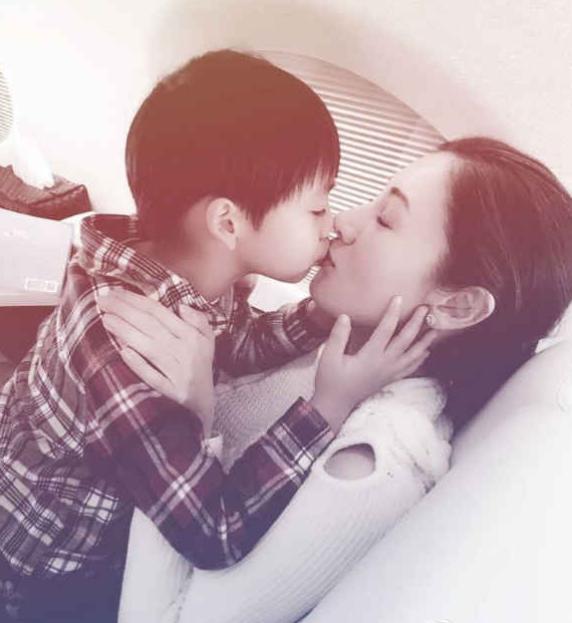 「李嘉欣」李嘉欣入豪门身不由己，婆婆：“不想生孩子就滚蛋，豪门不留人”