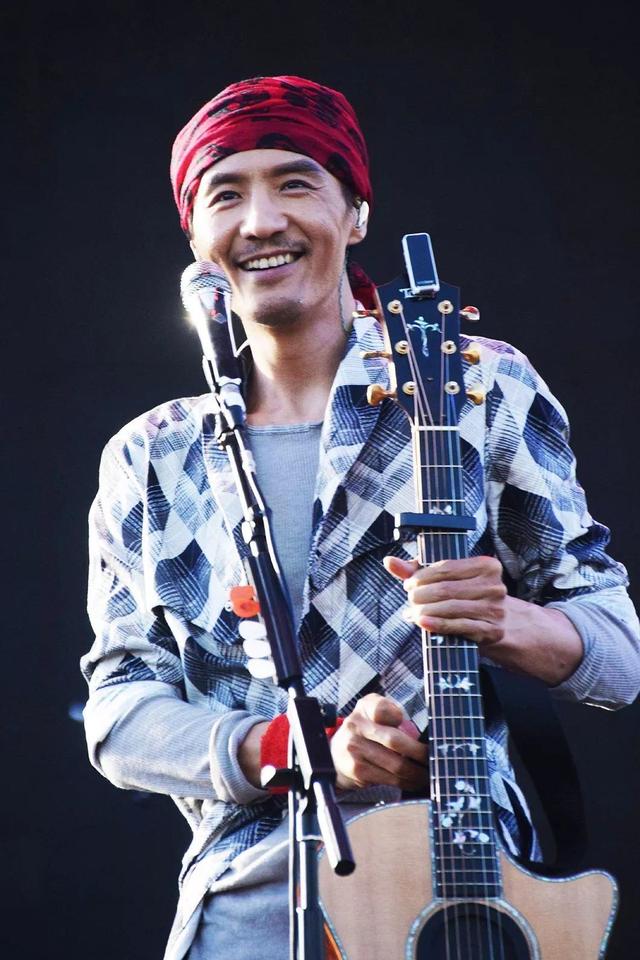 王嘉尔|那些深藏不漏的明星家庭关系中，朴树马伯谦王嘉尔谁更让你惊讶