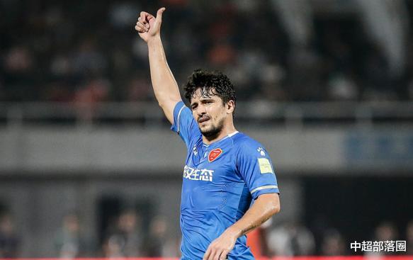 「国足」李铁兑现承诺？曝31岁归化前锋有望进国足，第3位归化国脚将诞生