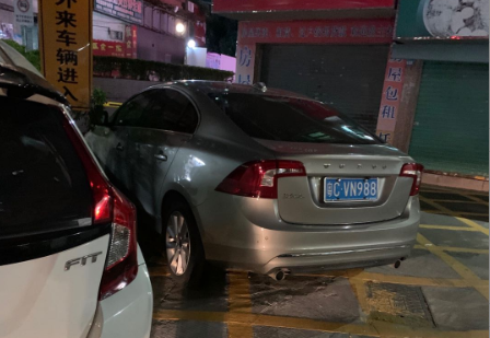 珠海交警|珠海男子连续两次右转过红灯路口，却被判为冲红灯！很多人都在犯！