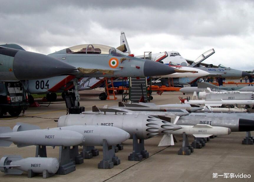 [印度]谨防印军突然动武，200架战机战备就绪，空军司令抵达前线