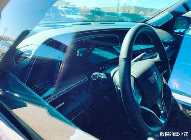 凯雷德|凯迪拉克“超级巨无霸”到港，双仪表盘堪比飞机驾驶舱！