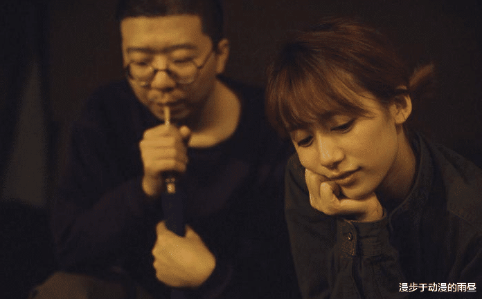 「李诞」李诞娶到黑尾酱很正常,大学时期的他有个外号,叫“蔡徐坤第二”