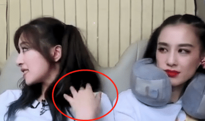 黄圣依|张含韵31岁从不晒太阳，黄圣依37岁从不防晒，差距都在手上了