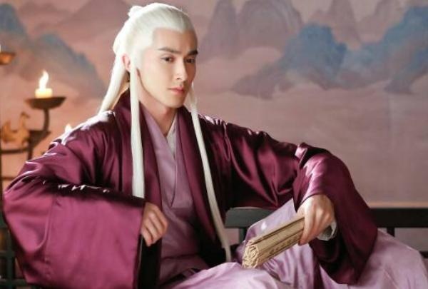 【任嘉伦】都说帝君造型太难驾驭，看到任嘉伦的定妆照后：换人演会更火