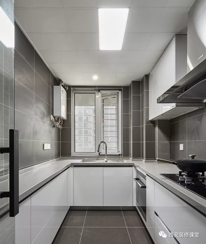 ##做不了正常U型橱柜，可以做窄柜收纳放电器