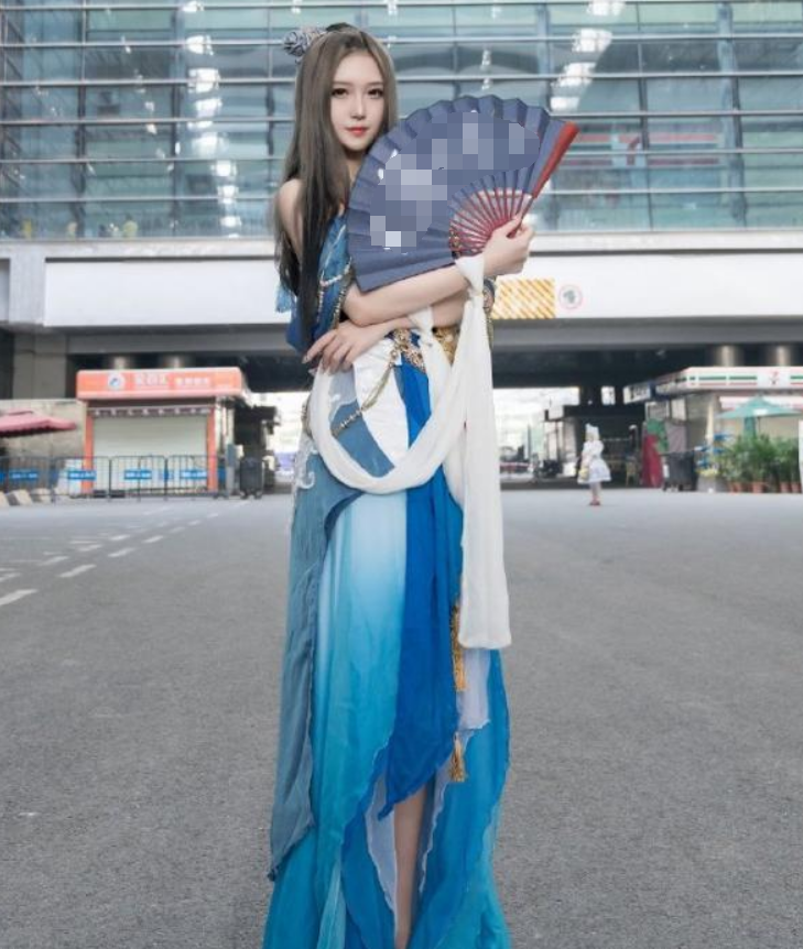 萝莉|蔡萝莉不敢尝试的COS，要求太高，腐团儿勉强能行