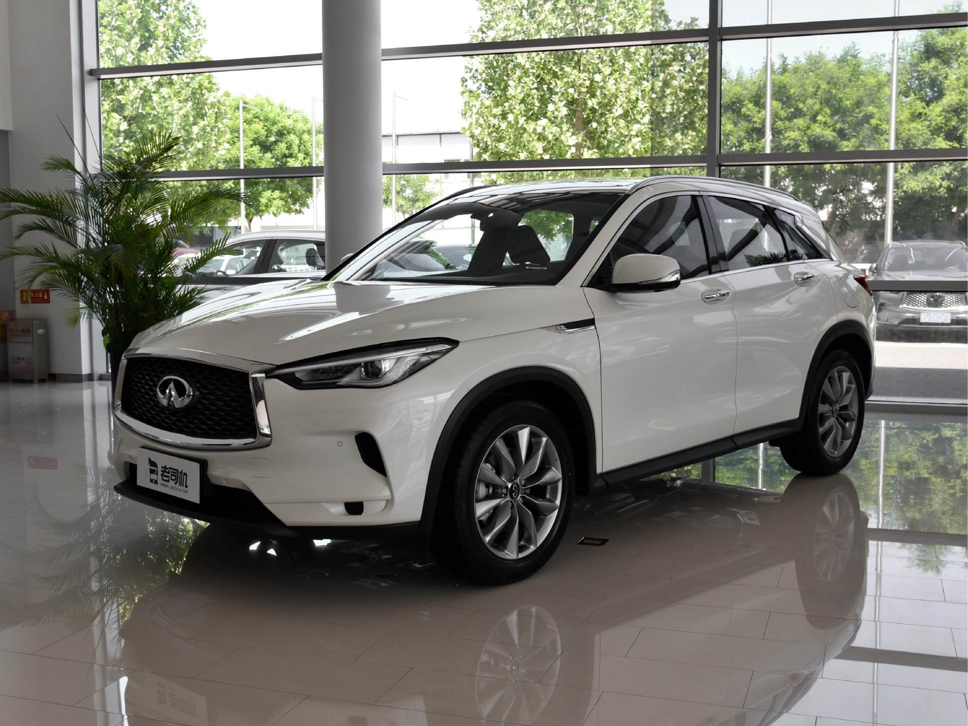 英菲尼迪QX50|这豪车真良心！四轮独悬+四驱，纯进口配2.0T+CVT，还看啥汉兰达