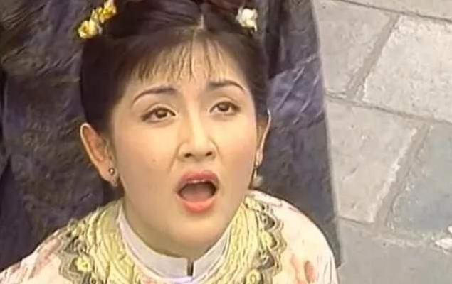 谢娜|谢娜怀二胎后首现身！素颜显老态，和台上反差大，被吐槽似老太太