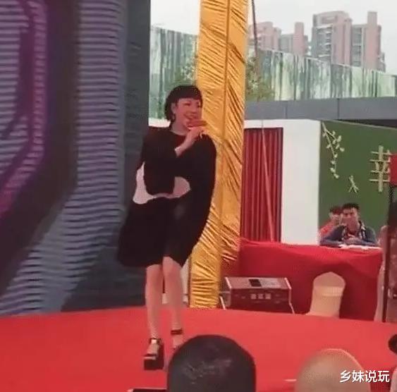 吴莫愁|她凭《中国好声音》狂揽1.3亿代言费，8年过去，如今却在小县城卖唱