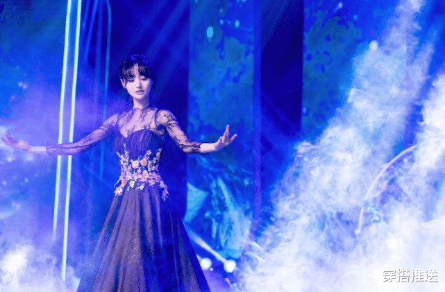 「郑爽」难怪郑爽一直不喜欢穿黑纱，当她跳舞抬手时，谁注意到了她的腋下