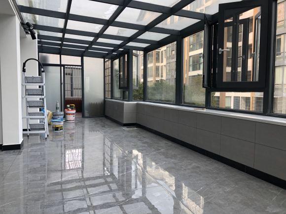 |110平装修，电视墙墙花2万，大阳光房3万多，这套房子砸了不少钱