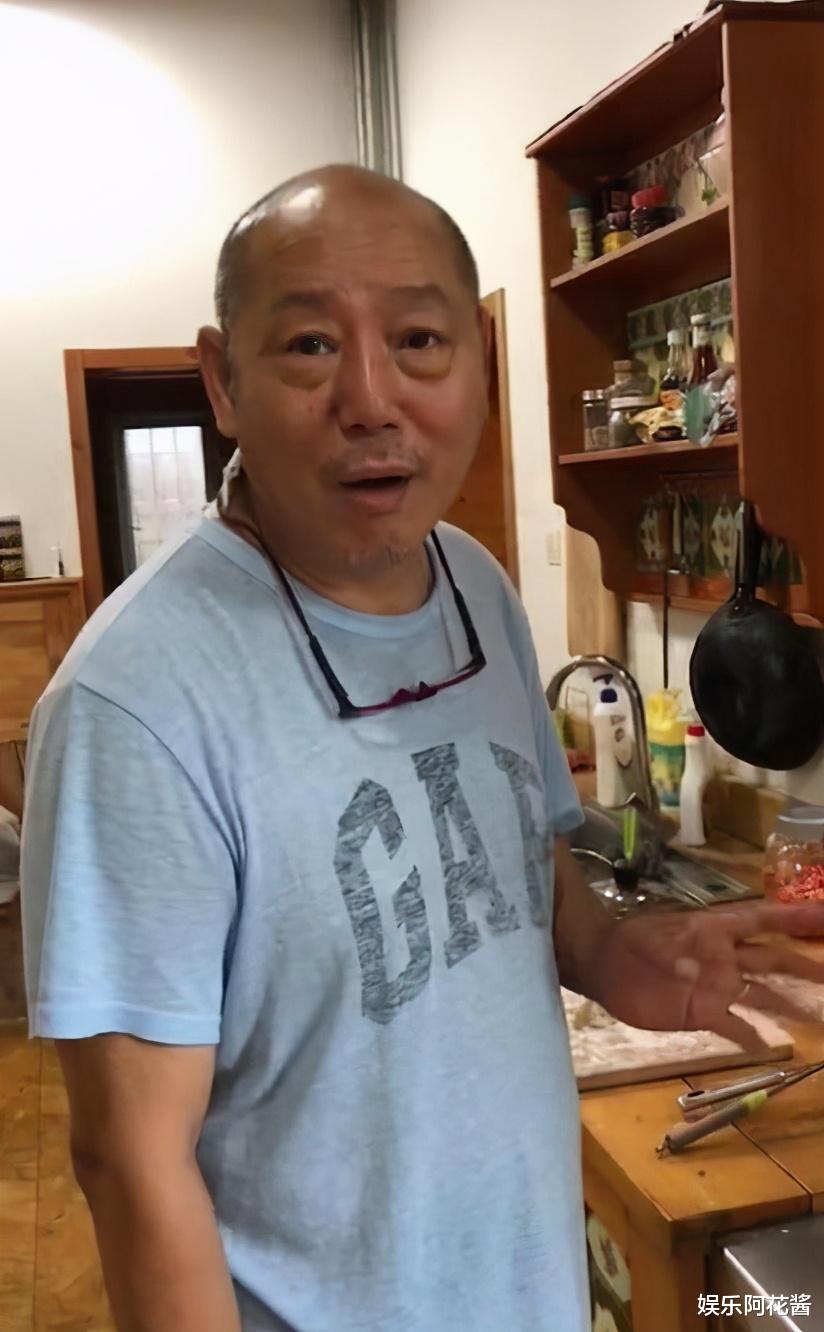 |李成儒北京四合院内景曝光，装修朴实格局不大，古董字画价格上亿