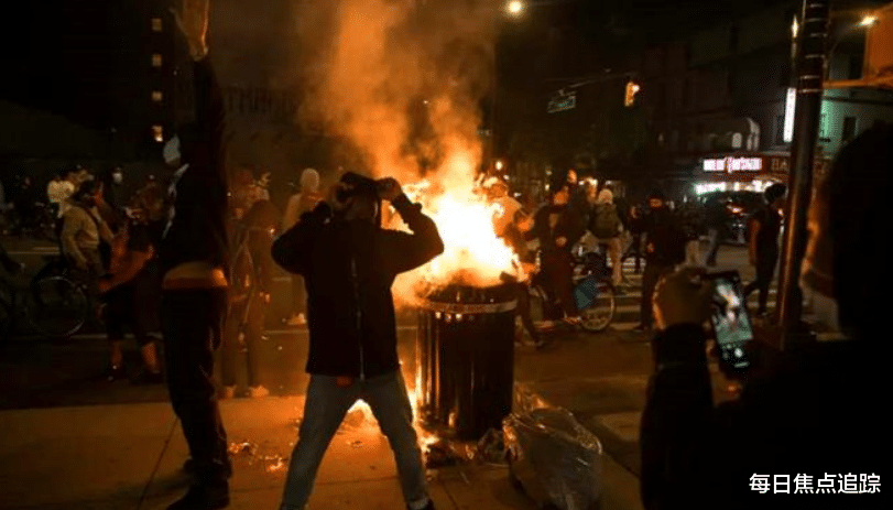 美国@全美逮捕万名抗议者！美国人突然站出来索赔，开出14万亿“罚单”