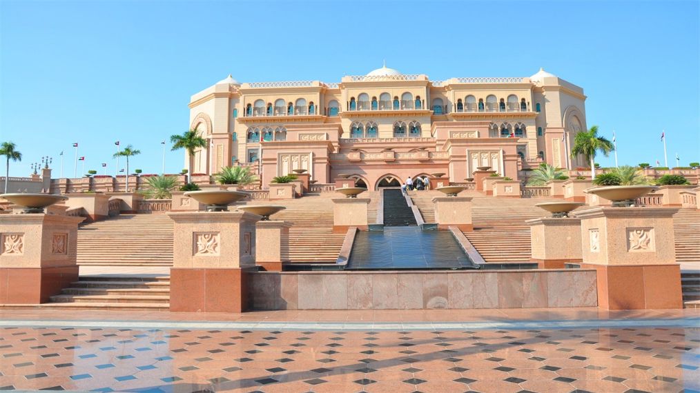 「迪拜」世界上最富有的城市，比迪拜还有钱，唯一的八星级酒店就在这