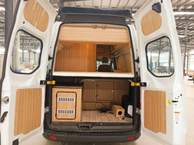 「房车」不到20万福特房车下线，内部全能配置丰富，堪比小公寓长5.4米