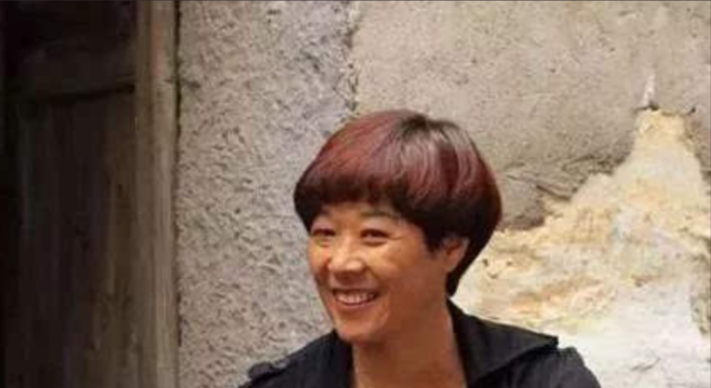 丹青解说 “小乞丐”成大富豪，用百万支票回报大姐，只因20年前的善举