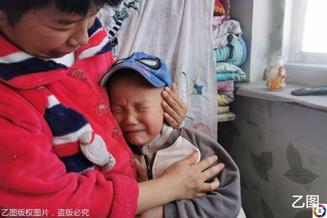 乙图|男童患病耗尽家产，公婆向儿媳摊牌，她说：我的儿子我不能不救