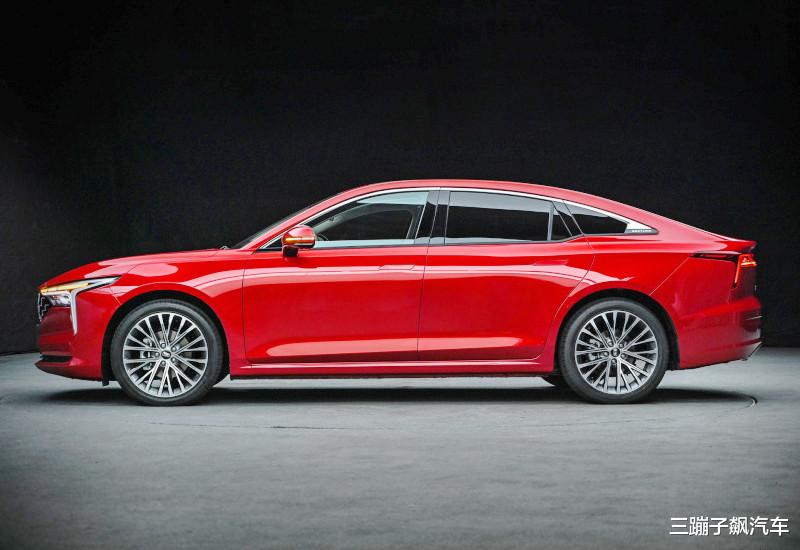 奔腾B70|一汽再亮“王牌”！和雅阁同级，比思域帅气，169马力或仅10万！