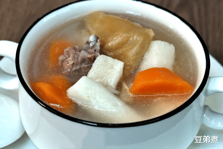 花胶|秋天多喝此汤，汤汁鲜美又营养，比西红柿汤鲜，比牛羊汤好喝