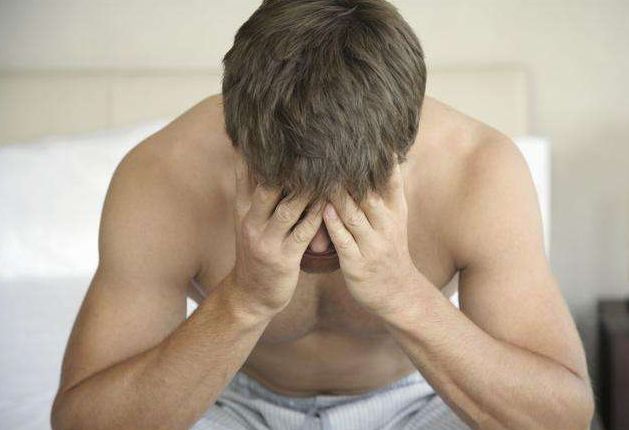 肾衰竭:男性身体2种反应,是肾衰竭的“信号”,很多人当皮肤病