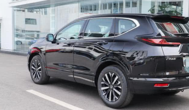 SUV▲被称本田“最美”SUV！上月大卖1.25万台，油耗6.4L，16万多起