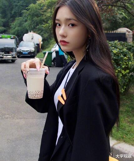 美甲|女星做美甲，赵露思的花里胡哨，看到林允：这是用来防狼的吧！