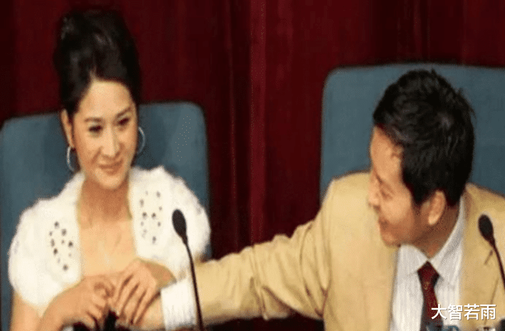 娱乐圈:她自曝一年“服侍”过30多位导演,没火就算了,结果还被封杀!