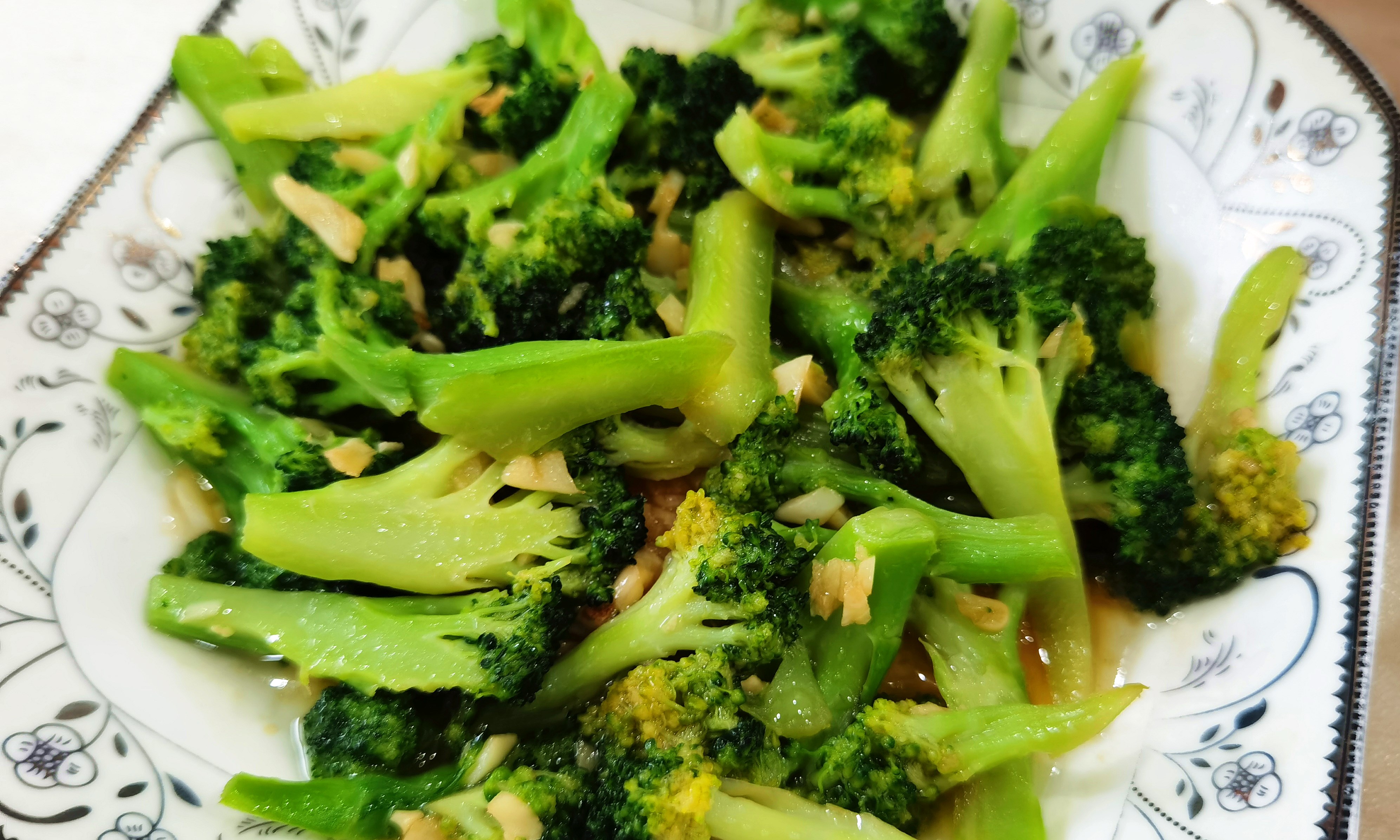 火腿肠|闺蜜一家五口来做客,我精心准备一桌饭菜,晒朋友圈被笑“寒碜”