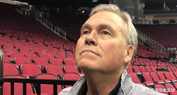 雷霆队|29分+30篮板,火箭2阵太强硬!雷霆倒逼德帅变阵,扣将驰援板凳席