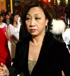 「元秋」被周星驰三请出山，指着成龙洪金宝鼻子骂，包租婆元秋凭什么狂？