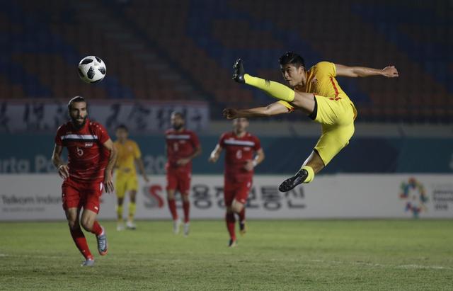 [国足]蒋光太归化未定，李铁另有准备！这二人将是国足的“铜墙铁壁”