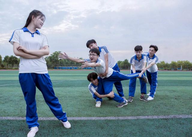 大学|大学男女比例失衡的4个专业，女生考上便是“班花”，全班宠着