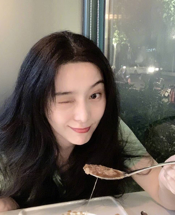 范冰冰|范冰冰不断试水，参加各种晚会艳压群芳，粉丝团透露商业喜讯