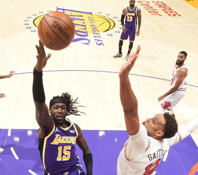 公牛队|一场险胜！詹姆斯28分，戴维斯不打，却让湖人明白一个道理